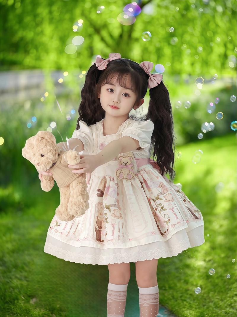 儿童时尚趋势：连衣裙如何成为孩子们的夏日伴侣